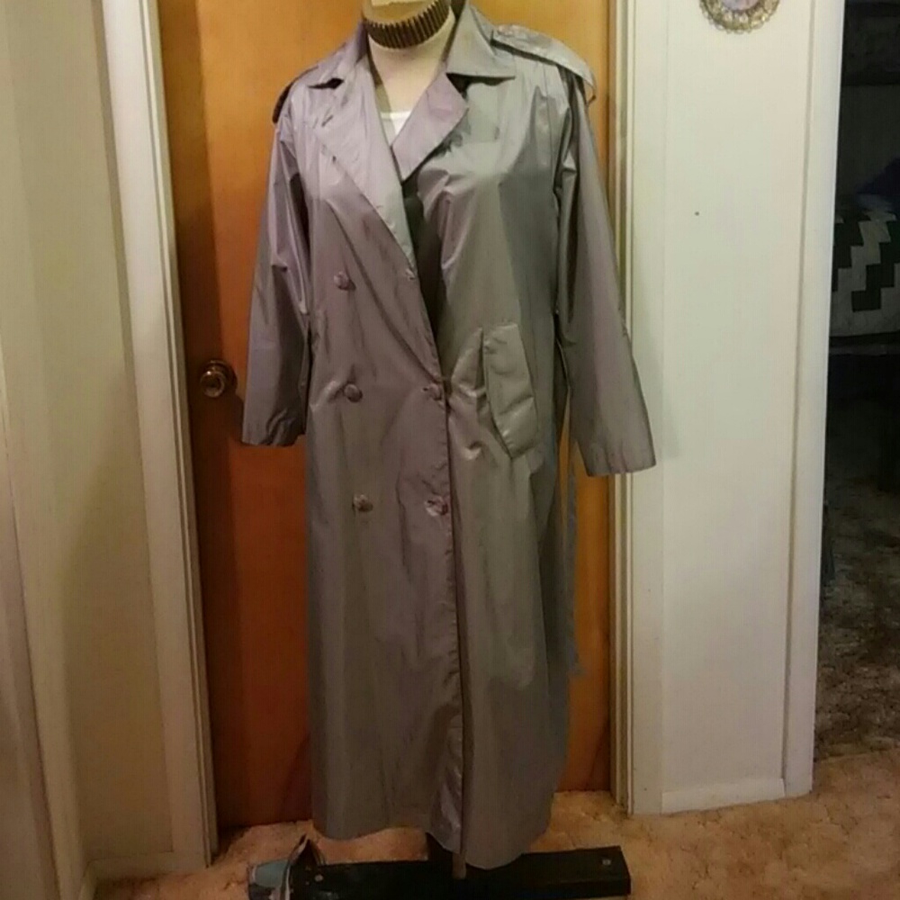 Trench coat Maggie Lawrence Collection 16W